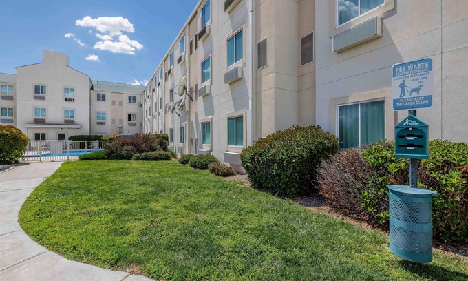 Northeast Heights Hotel | Motel 6 Albuquerque, NM - North