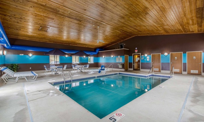 Wisconsin Dells Hotel | Motel 6 Baraboo, WI - Lake Delton
