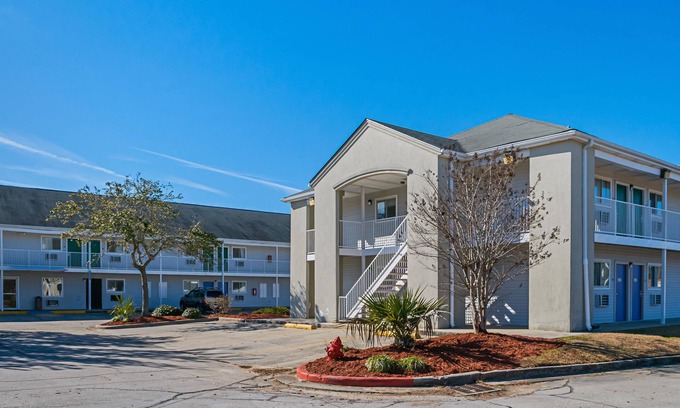 Bay St Louis Hotel | Motel 6 Bay Saint Louis, MS