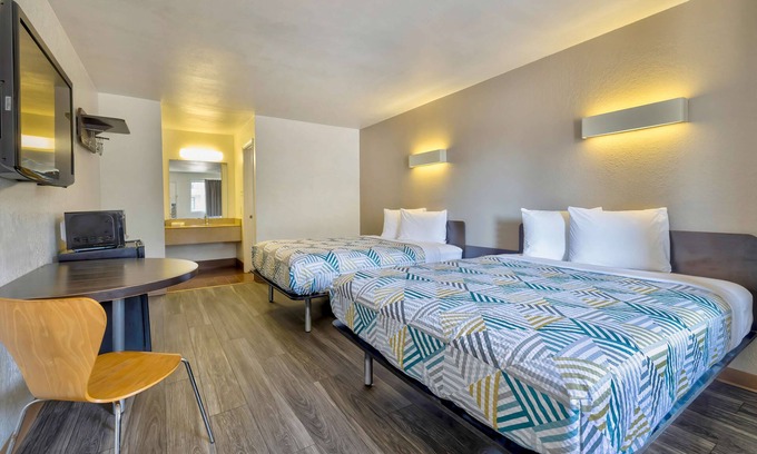 Bryan Hotel | Motel 6 Bryan, TX - College Station