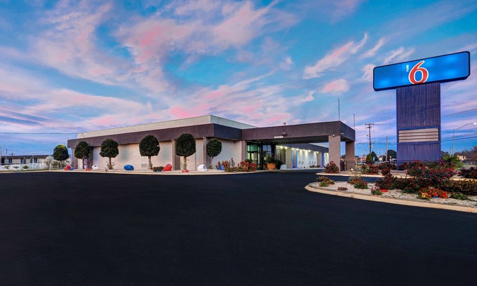 Burlington Hotel | Motel 6 Burlington, NC
