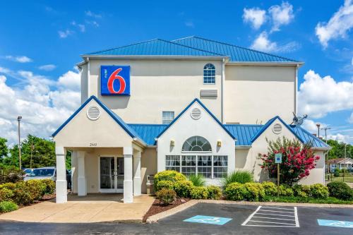 Downtown Chattanooga Hotel | Motel 6 Chattanooga Downtown