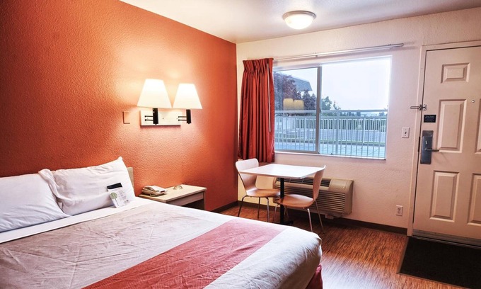 Coeur d'Alene Hotel | Motel 6 Coeur D'Alene, ID