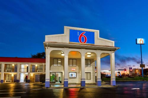 Cookeville Hotel | Motel 6-Cookeville, TN
