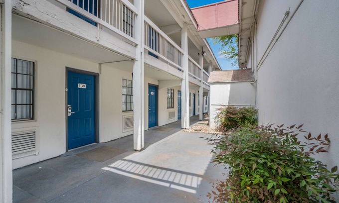 Dallas Hotel | Motel 6 Dallas, TX - Market Center