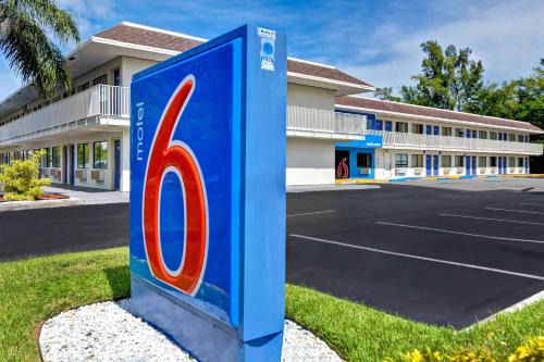 Dania Beach Hotel | Motel 6 Dania Beach
