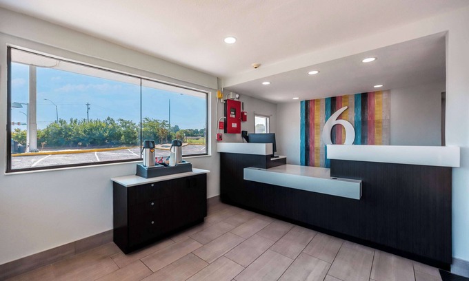 Fort Worth Hotel | Motel 6 Fort Worth, TX - East