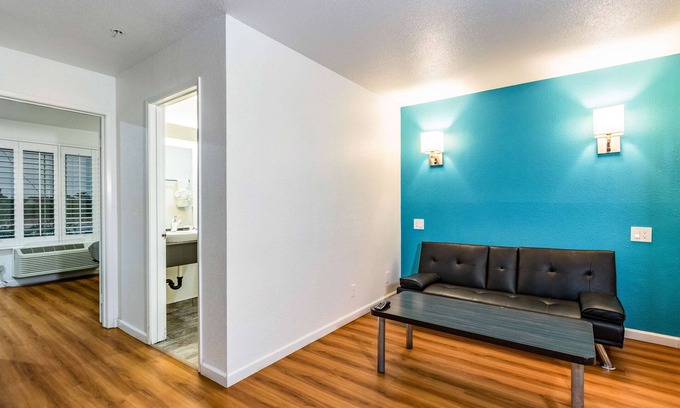 Fountain Valley Hotel | Motel 6 Fountain Valley, CA - Huntington Beach Area