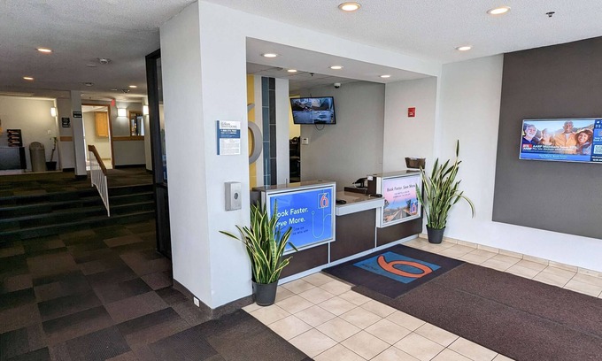 Framingham Hotel | Motel 6 Framingham, MA - Boston West