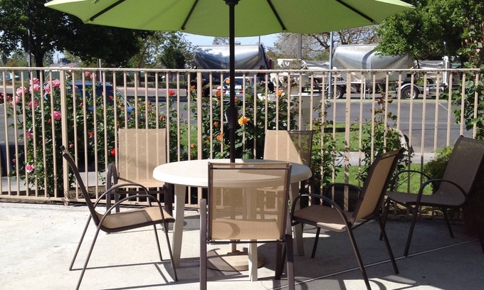 Fresno Hotel | Motel 6 Fresno, CA