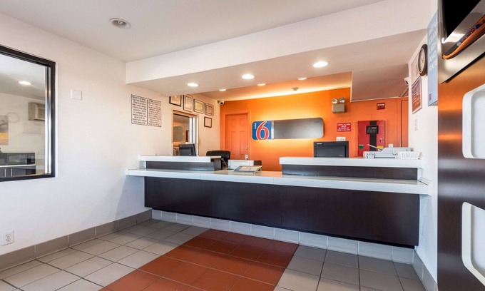 Garland Hotel | Motel 6 Garland, TX - Dallas