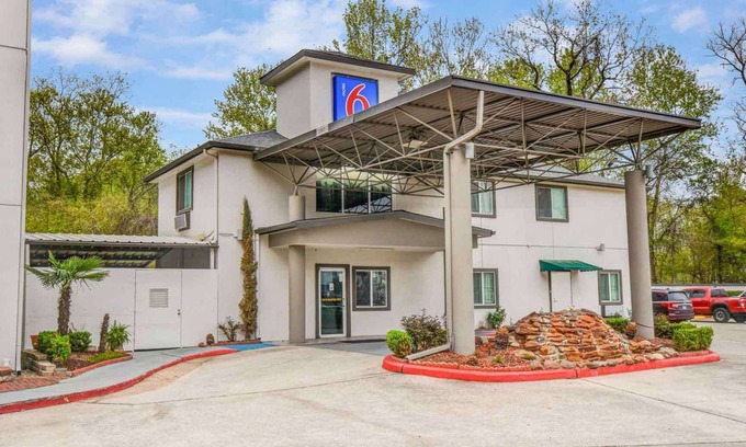 Humble Hotel | Motel 6 Humble, TX - Houston International Airport