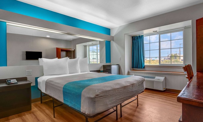 Idaho Falls Hotel | Motel 6 Idaho Falls, ID - Snake River