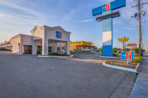 Jacksonville Hotel | Motel 6-Jacksonville, NC