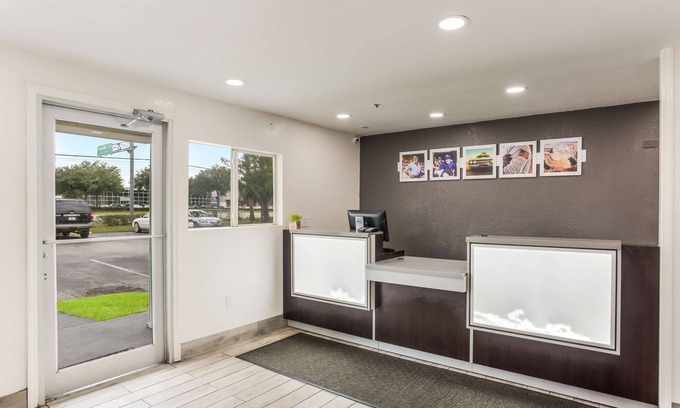 Southside Hotel | Motel 6 Jacksonville, FL - South