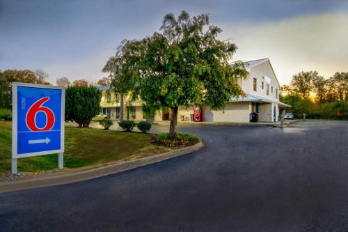 Jeffersonville - Clarksville Hotel | Motel 6 Jeffersonville, IN