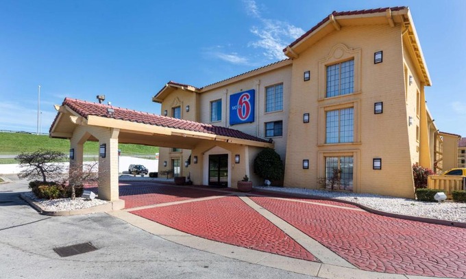 Ashley Oaks Hotel | Motel 6-Knoxville, TN