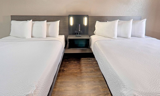 Lancaster Hotel | Motel 6 Lancaster, CA
