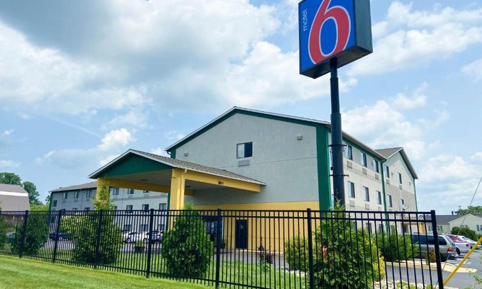 Witmer Hotel | Motel 6 Lancaster