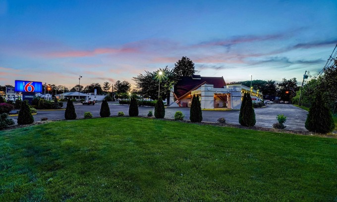Lawrenceville Hotel | Motel 6 Lawrenceville, NJ