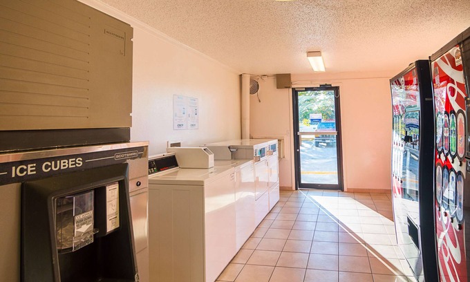 Lawton Hotel | Motel 6 Lawton, OK