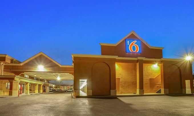 Lester Hotel | Motel 6 Lester, PA - Philadelphia Airport