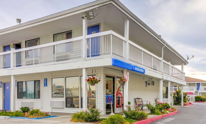 Medford Hotel | Motel 6 Medford, OR - North