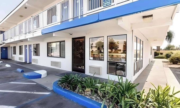 Modesto Hotel | Motel 6 Modesto CA