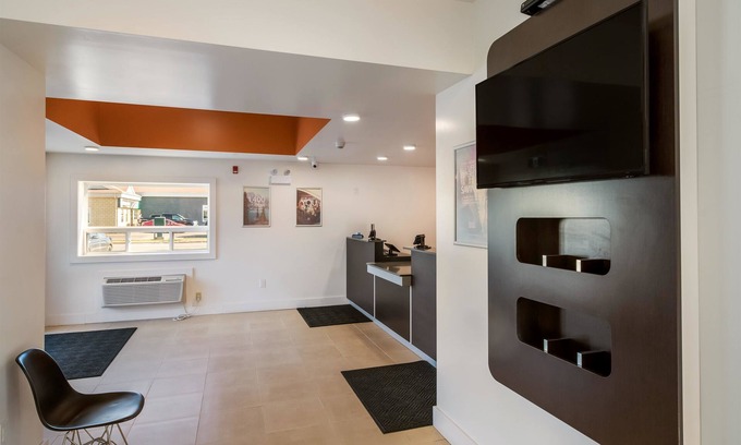 Moncton Hotel | Motel 6 Moncton, NB
