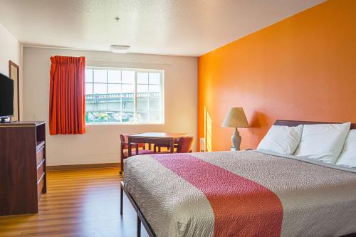 Newport Hotel | Motel 6-Newport, OR