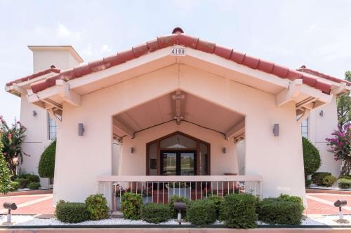 North Little Rock Hotel | Motel 6-North Little Rock, AR - McCain