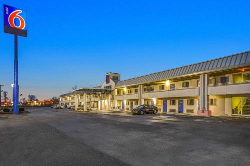 North Ridgeville Hotel | Motel 6-North Ridgeville, OH - Cleveland Intl Airport - N Ridgeville