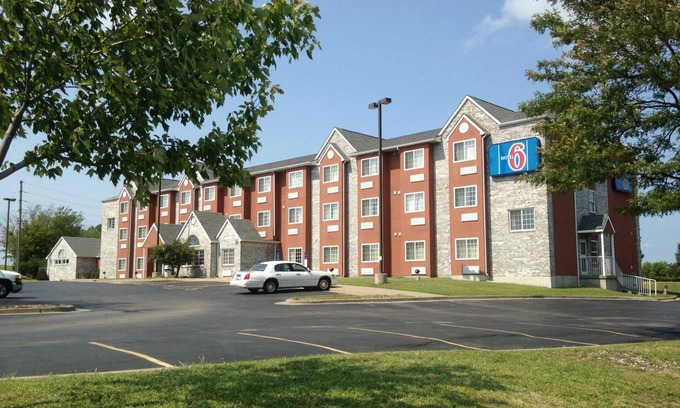 Olathe Hotel | Motel 6 Olathe, KS