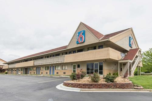 Overland Park Hotel | Motel 6-Overland Park, KS