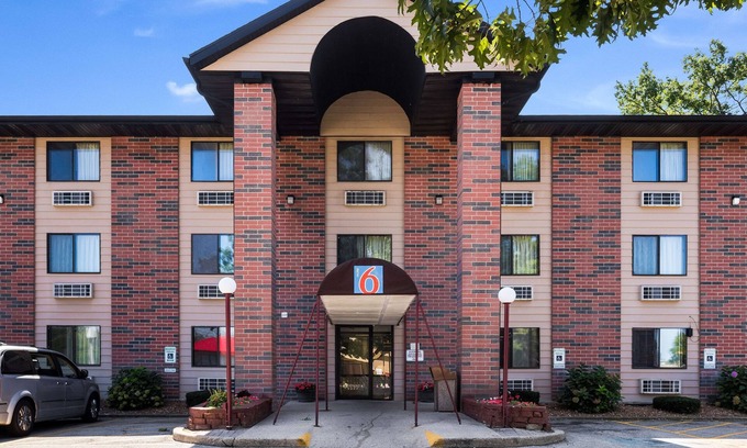 Prospect Heights Hotel | Motel 6 Prospect Heights, IL