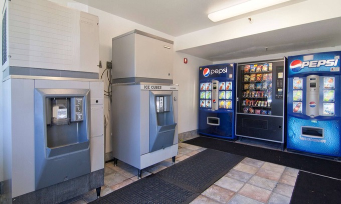 Roseville Hotel | Motel 6 Roseville, MN - Minneapolis North