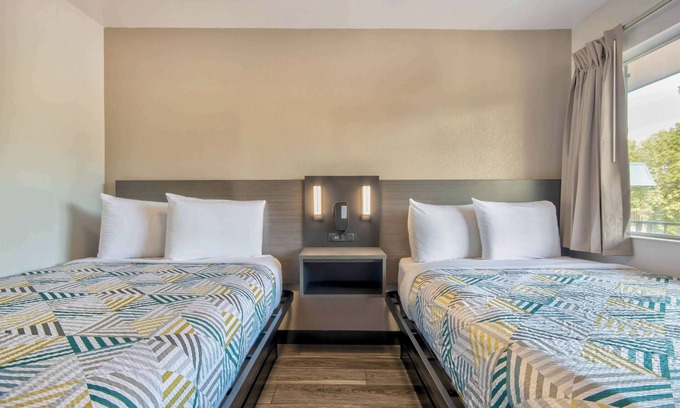 Russellville Hotel | Motel 6 Russellville, AR