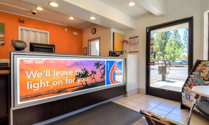 Bonita Hotel | Motel 6 San Dimas, CA - Los Angeles