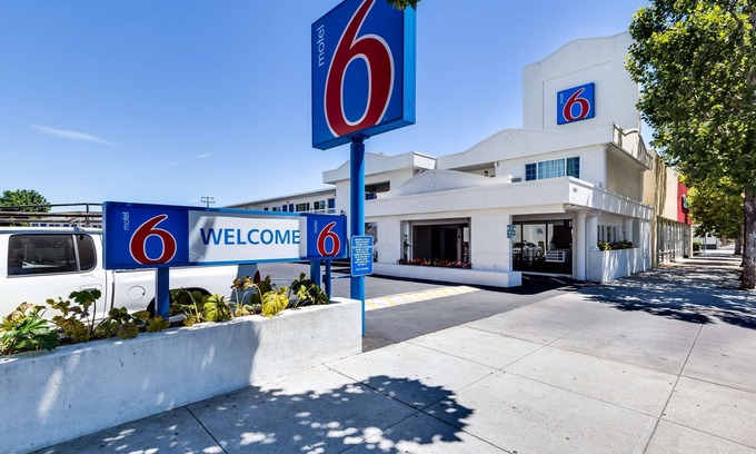 Garden Alameda Hotel | Motel 6 San Jose, CA - Convention Center
