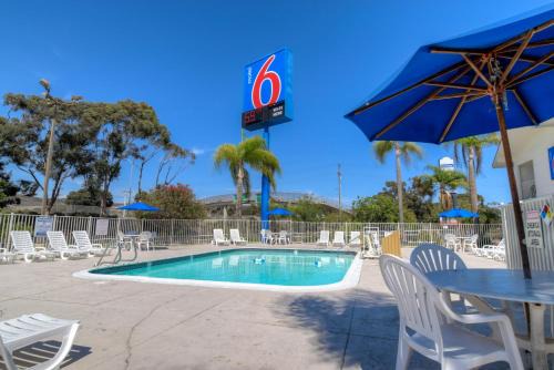 San Ysidro Hotel | Motel 6-San Ysidro, CA - San Diego - Border