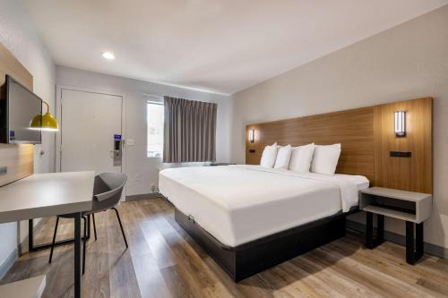 Santa Ana Hotel | Motel 6-Santa Ana, CA