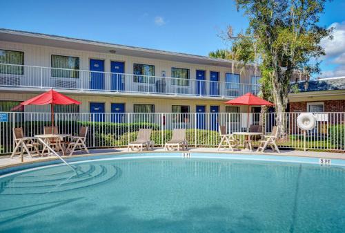 Tallahassee Hotel | Motel 6-Tallahassee, FL - Downtown