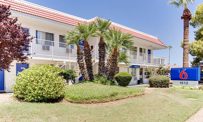 Tempe Hotel | Motel 6 Tempe, AZ - Scottsdale South