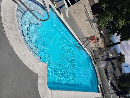 Bishop Hotel | Motel 6