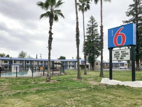 Visalia Hotel | Motel 6-Visalia, CA