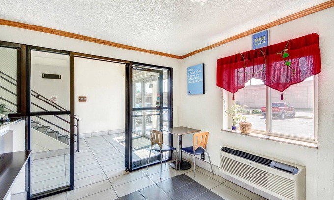 Wichita Hotel | Motel 6 Wichita, KS