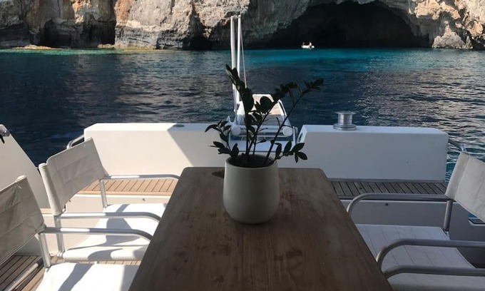 Aegina Town Boat Rental | Motor yacht 45'