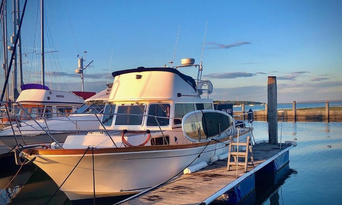 New Forest District Boat Rental | Motor Yacht Sea Wolf