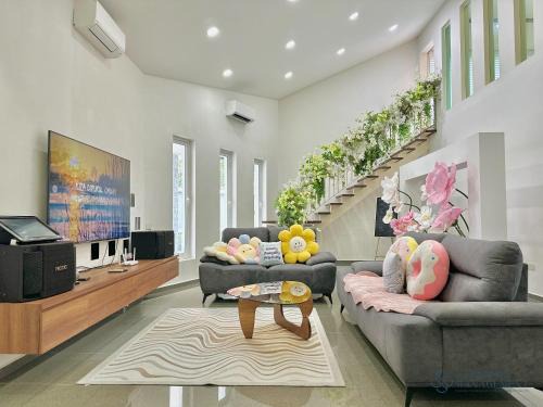 Taman Mount Austin House | Mount Austin Landed Homestay 16pax Karaoke Jacuzzi BBQ by Stayrene