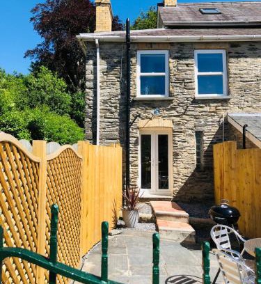 Newcastle Emlyn House | Mount Cottage